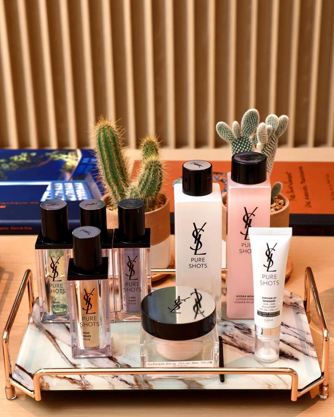 前田敦子さんのインスタグラム写真 - (前田敦子Instagram)「. 【YSL BEAUTY “PURE SHOTS” EXCLUSIVE SALON】 にいってきました。✨ ピュアショットを使い始めてから劇的に、 メイクノリが良くなり、 毎日のスキンケアの時間が楽しくなりました。 スキンケアは大事に、しっかりが最近の楽しみです☺️ @yslbeauty #pureshots #ピュアショットナイトセラム #pr  衣装は #VVB」5月18日 19時29分 - atsuko_maeda_official