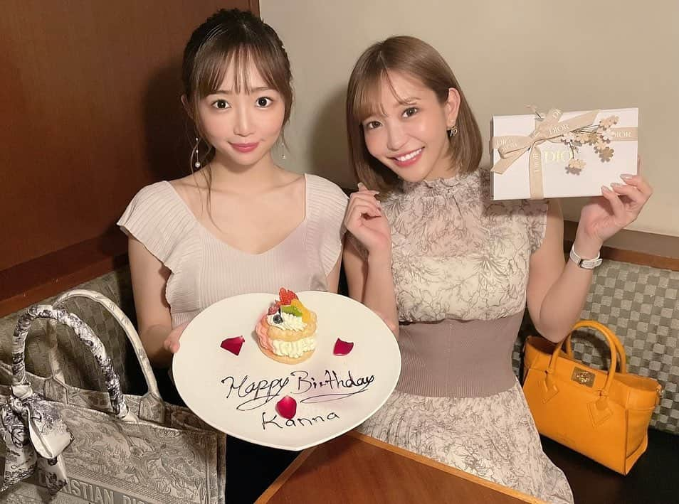 COCOさんのインスタグラム写真 - (COCOInstagram)「Happy birthday Kanna 🎁  お誕生日当日一緒に過ごしたいって連絡をくれてレストランでお祝いしました🥀💕  実は同い年で地元も近いかんなちゃん✨ ちくわをこよなく愛してくれる🐶笑 お婆ちゃんになっても笑ってようね💐 おめでとう🥰 #happybirthday #birthdaygirl」5月19日 7時13分 - coco_coco000