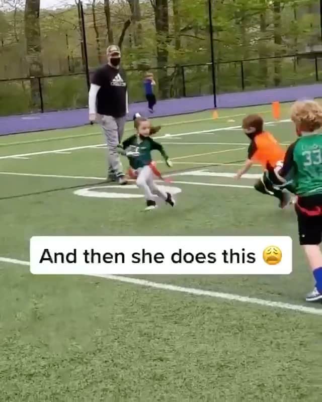 Average Parent Problemsのインスタグラム：「It’s the power ponytail for me. // Video: @westchester_realtor_」