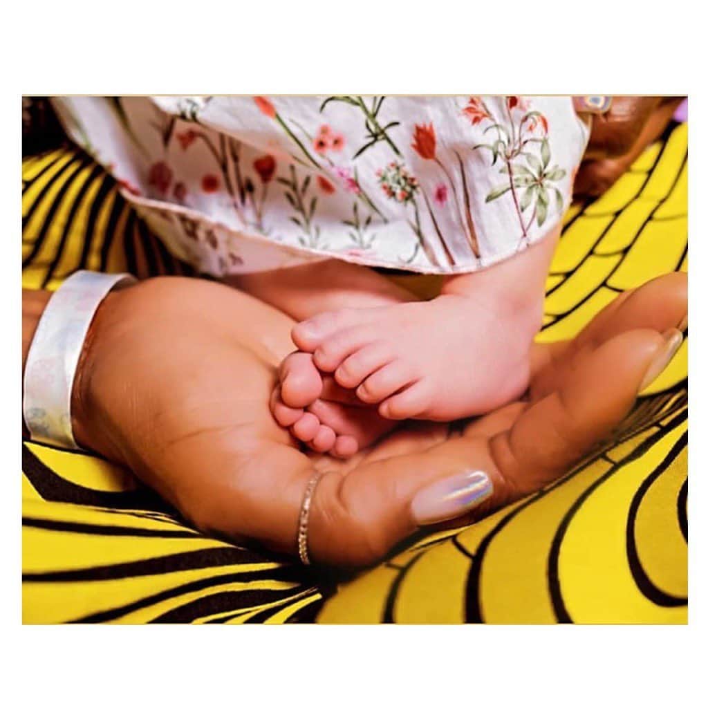 リンダ・エヴァンジェリスタのインスタグラム：「💕 Congratulations to Omi on the birth of her beautiful baby. My heart is so full for her. Feeling blessed to share this journey and know she will be an incredible, nurturing mom. Already is.... #grateful #greatestblessing @naomi 💝」