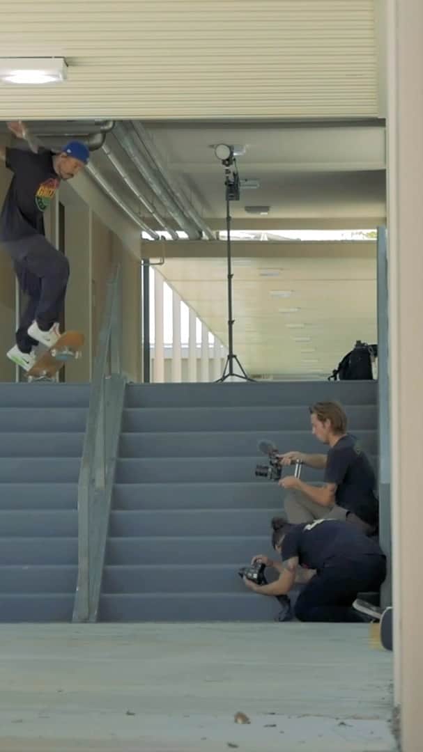 マニー・サンティアゴのインスタグラム：「The raw clips from the “Day In A Life” Photo article in the 7th issue of @skateism 🎥: @_nickhanson」