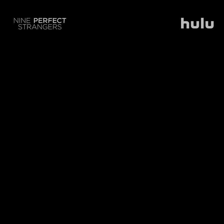 サマーラ・ウェイビングのインスタグラム：「@9strangershulu #NinePerfectStrangers arrives 8/18, only on @hulu. 🙌🏻」