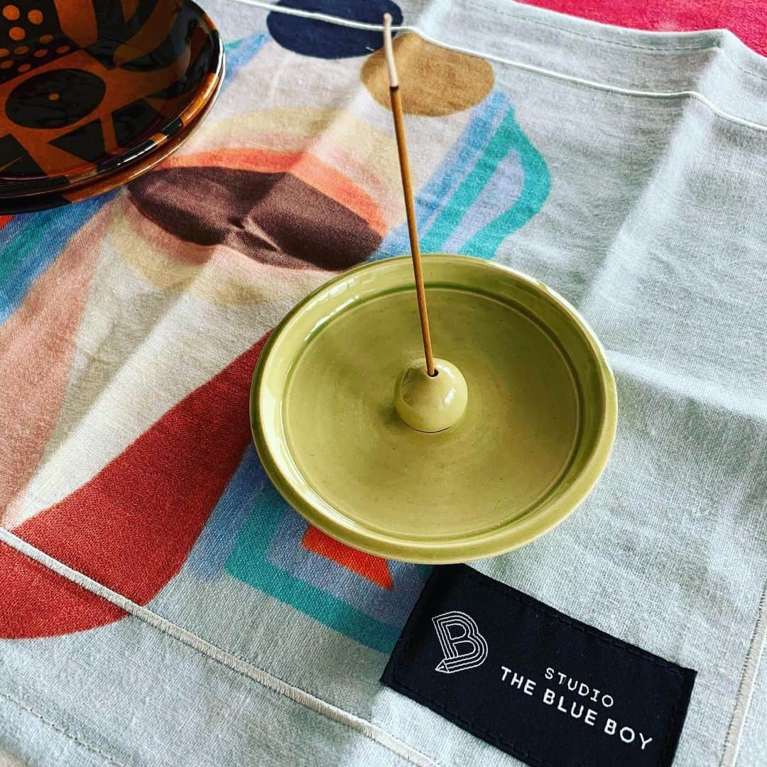 のインスタグラム：「#incense #tochigi  #studiotheblueboy  #rain #reading  こんな日は、 お香を焚いて読書です....」