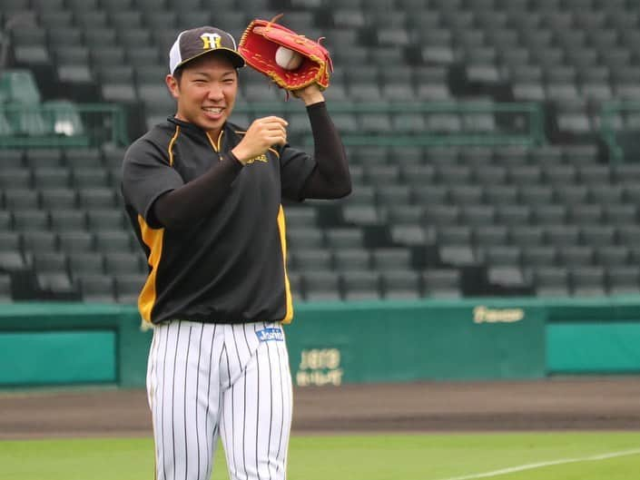 阪神タイガースさんのインスタグラム写真 - (阪神タイガースInstagram)「今日も甲子園でヤクルト戦です！ 試合前練習の様子をお届けします！  #近本光司 選手#石井大智 選手#山本泰寛 選手#齋藤友貴哉 選手#及川雅貴 選手#陽川尚将 選手 #阪神タイガース #挑超頂」5月19日 16時32分 - hanshintigers_official