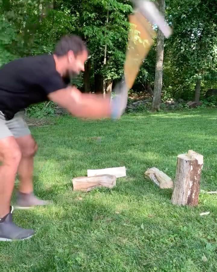 のインスタグラム：「I take my wood very seriously」