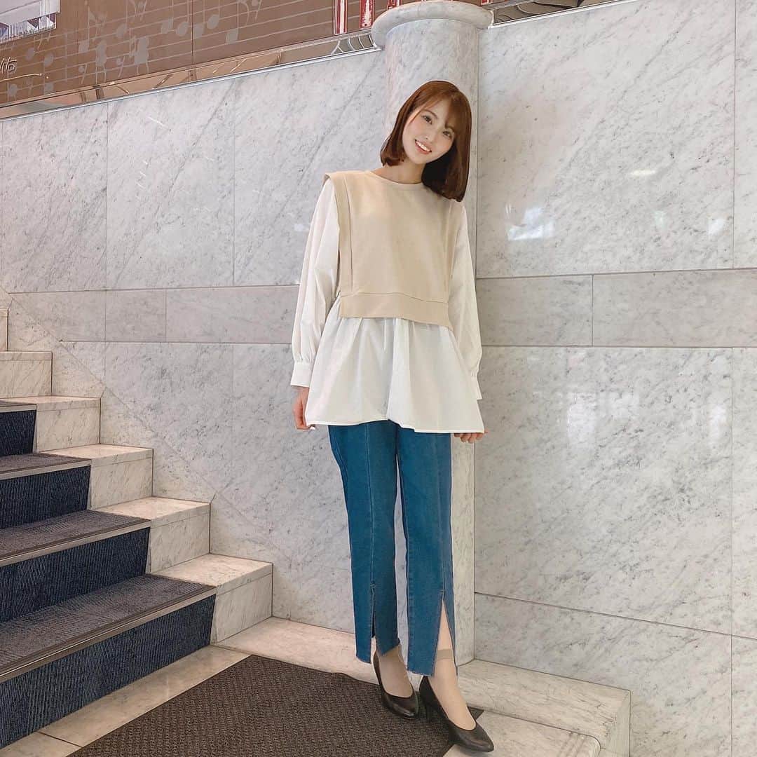 山下七子さんのインスタグラム写真 - (山下七子Instagram)「おはようございます☀️ 今朝のアサデス。KBCの衣装は、 ベージュレイヤード風トップスに デニムパンツでした〜🌍  明日は、大雨になるかもしれないそうです。 通勤・通学の際は、足元にお気を付け下さい🍀  今日も良い日になりますように♪  #アサデス #アサデスkbc #お天気アシスタント #ボブアレンジ #ボブヘア #デニムコーデ」5月19日 10時53分 - yamashita_nanako