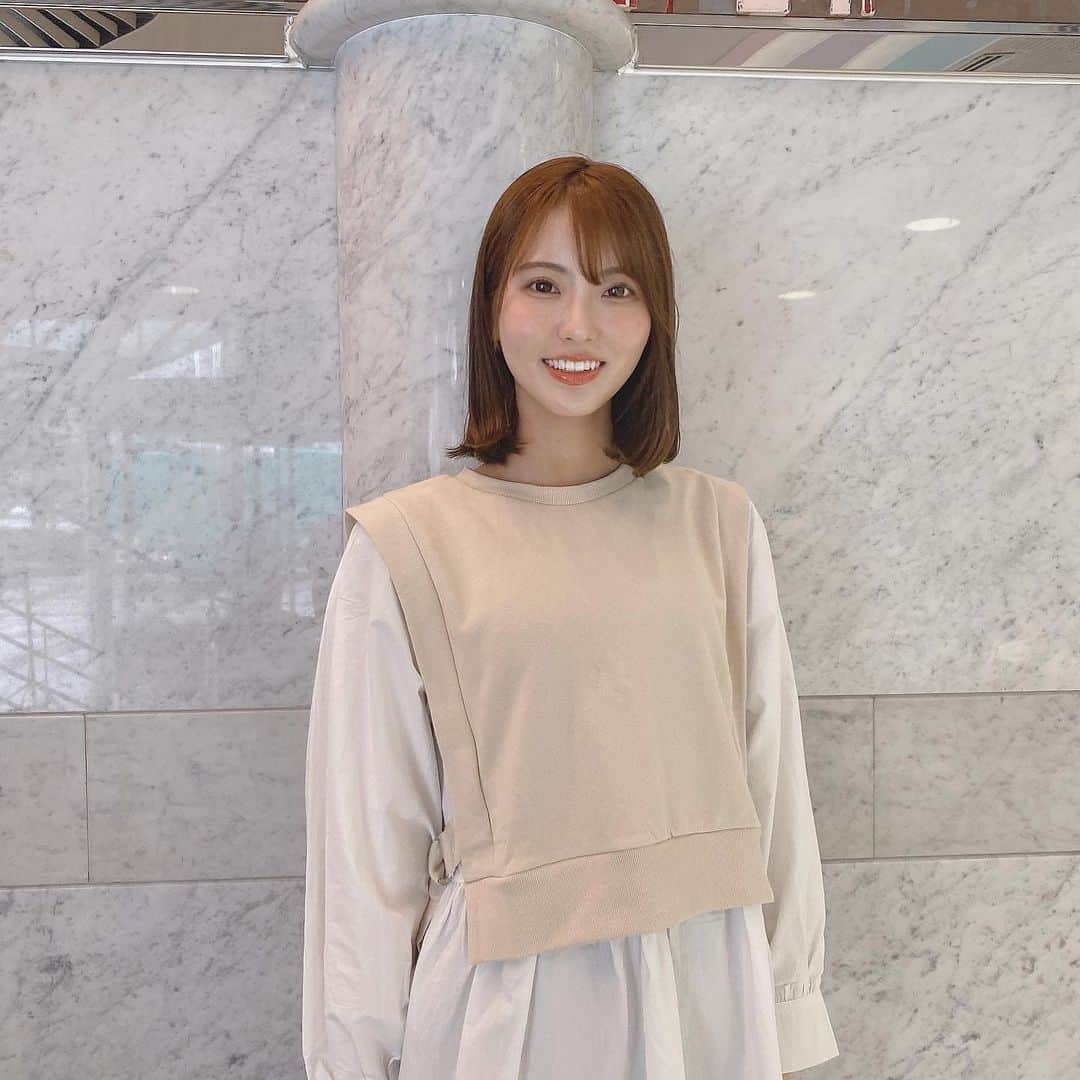 山下七子さんのインスタグラム写真 - (山下七子Instagram)「おはようございます☀️ 今朝のアサデス。KBCの衣装は、 ベージュレイヤード風トップスに デニムパンツでした〜🌍  明日は、大雨になるかもしれないそうです。 通勤・通学の際は、足元にお気を付け下さい🍀  今日も良い日になりますように♪  #アサデス #アサデスkbc #お天気アシスタント #ボブアレンジ #ボブヘア #デニムコーデ」5月19日 10時53分 - yamashita_nanako