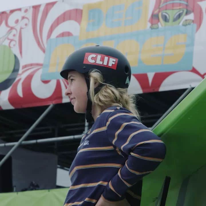 ジョーディン・バラットのインスタグラム：「rain delay today with practice.. 😭 tomorrow is the first round of competition.. excited and nervous to get things started 😬🤩 🎉video/ @peacocksk8 @dewtour :)」
