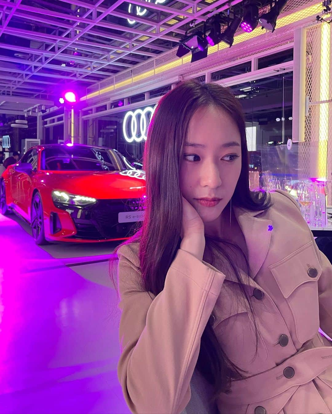 クリスタルさんのインスタグラム写真 - (クリスタルInstagram)「#audi_ambassador  can't wait to race with e-tron GT on the track 🏁 @audi_korea_official #audi #etronGT」5月19日 11時38分 - vousmevoyez