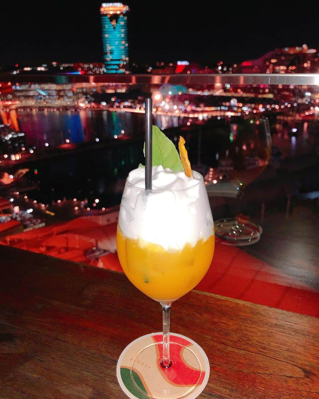 かにゃさんのインスタグラム写真 - (かにゃInstagram)「Hyatt Regency Sydneyの素敵なRooftop bar✨ このマンゴーカクテルも美味しかったな〜🍹💕 . . . #hyattregency #rooftopbar #bar #cocktails #sydney #sydneyaustralia #sydney_insta #australia #travel #travelphotography #travelgram #travelblogger #traveltheworld #traveling #travelingram #travelblog #traveladdict #instatravel #instatraveling #travelaustralia #シドニー #オーストラリア #旅行 #旅 #海外旅行 #旅行好きな人と繋がりたい #旅好きな人と繋がりたい #旅スタグラム #旅行好き #旅行記」5月19日 12時33分 - kanya_435