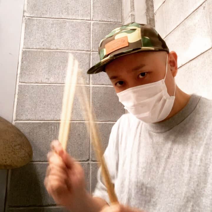 大岡源一郎のインスタグラム：「School !!! . #寝るな寝るな #gennoziドラム修行動画」