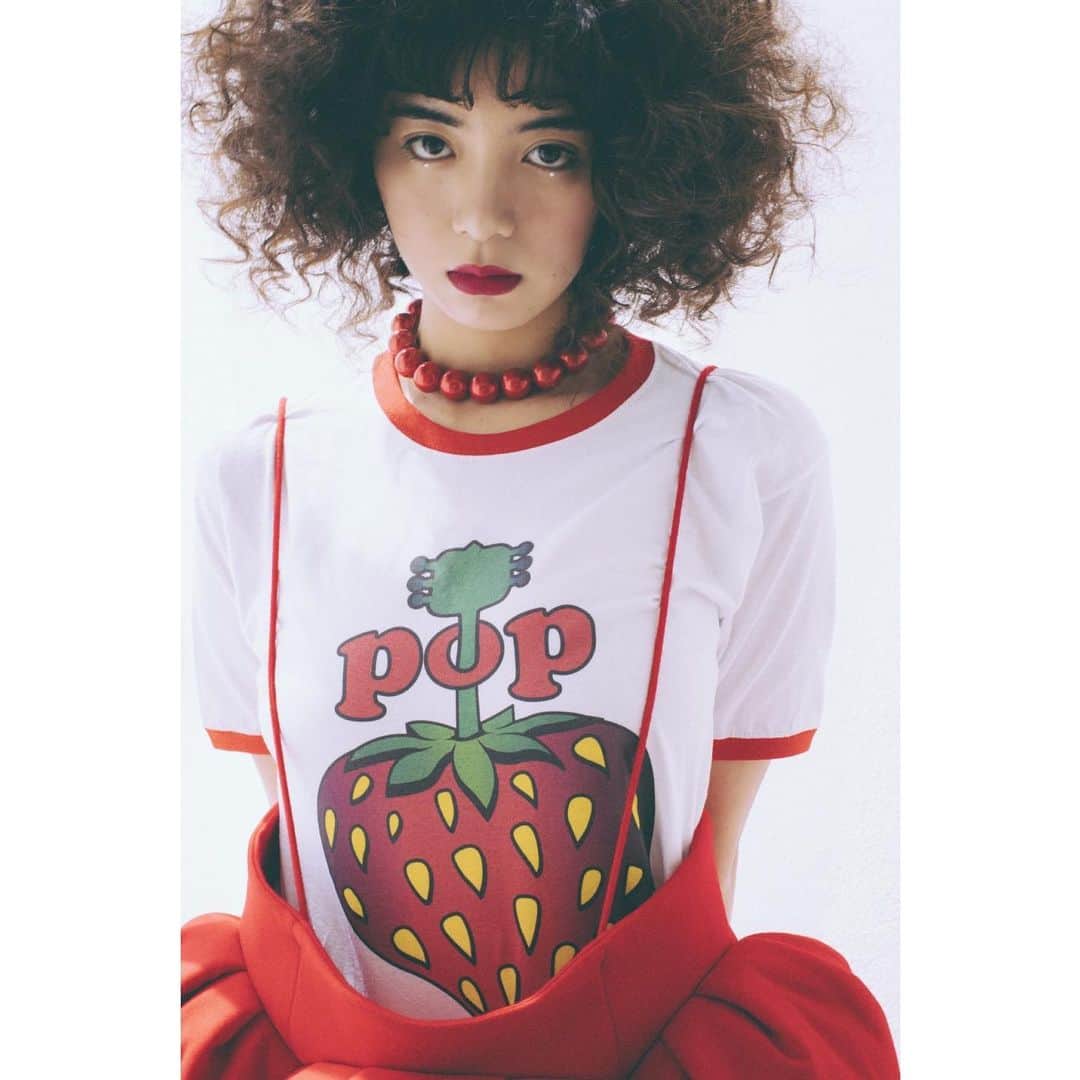 のインスタグラム：「今月のVOGUE GIRL＋連載は  #THESTRAWBERRY  🍓いちご大好きな25歳🍓  ごらんあそばせ〜！  @voguegirljapan   https://voguegirl.jp/fashion/feature/elaiza-ikeda_vol00_voice/」