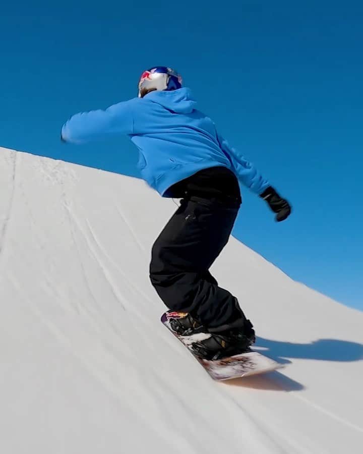 マルクス・クリーブランドのインスタグラム：「One from a couple weeks ago🥰 @gopro / #hero9 | vid: @petterulsletten | #snowboarding」