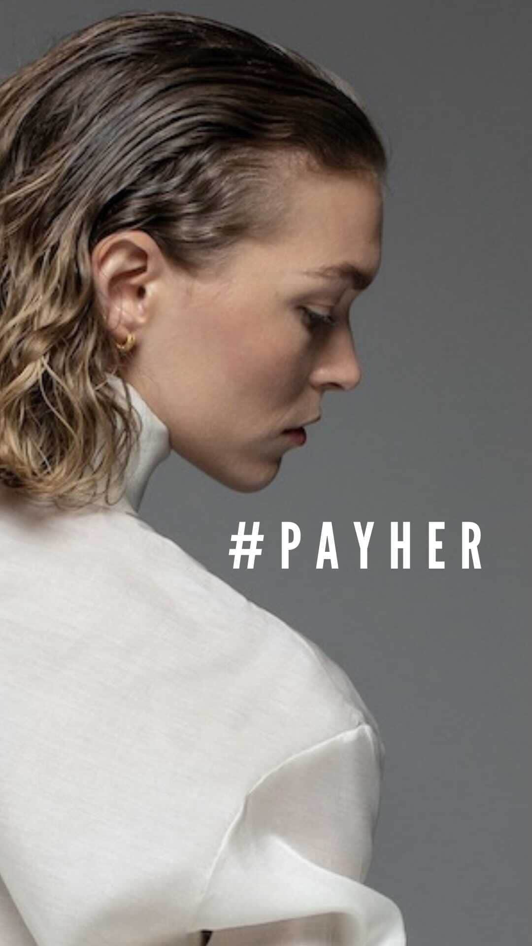 アリゾナ・ミューズのインスタグラム：「We stand in solidarity with the 70 MILLION garment workers worldwide (& 46,000 garment workers in Los Angeles) in the fight for a better future – one that provides fair pay, holds brands accountable, & ends workplace abuse within the fashion industry. #PayHer Only 7% of garment workers worldwide earn enough money to cover their basic necessities and still their take home pay has decreased 21% this past year.  $5 BILLION in stolen wages is still owed to garment workers, who are mostly women. It’s past time that these brands be held accountable.  #PayHer is focused on making progress through living wages, binding agreements, and regulations.  Sign the Pay Up Fashion that demands change from over 200+ fashion execs (linked in my bio) 🙏  @remakeourworld @venetialamanna @thatcurlytop @annetheresegennari @catherinthestyle @natkelley @ambervalletta @aditimayer @malibumama_」