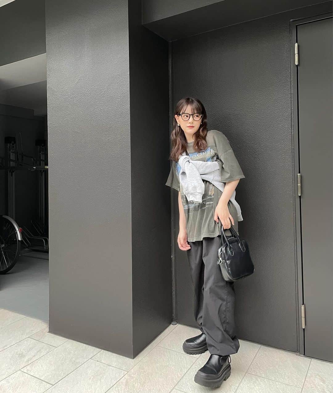 木村なつみのインスタグラム：「いつもはメンズ5割くらいを意識しているけど8割くらいになってしまった日の服🎮🎮梅雨やだです…」