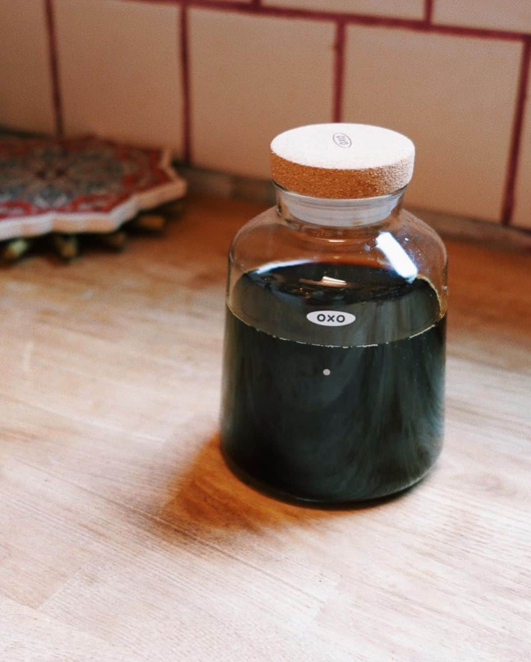 Ami さんのインスタグラム写真 - (Ami Instagram)「最近、カフェインを飲むと気持ち悪くなったりめまいがするので デカフェの豆で、コールドブリュー濃縮コーヒーを作ります☕️🧊  これを作っておくと、好きな時に好きな物で割って飲めるからとっても楽ちん✨  大好きなヘーゼルナッツコーヒーのデカフェとか本当にありがたい🥺🙏」5月19日 17時00分 - ami_dream05