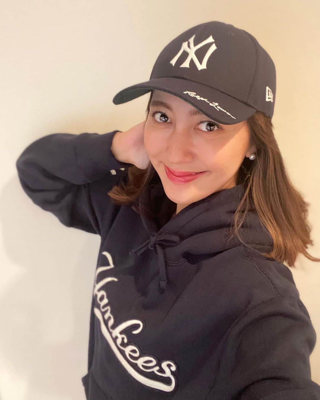 小川ひとみさんのインスタグラム写真 - (小川ひとみInstagram)「RalphLauren for MLB Yankees⚾️⚾️⚾️ 今日やっと発売されました❤️ 可愛すぎる🥳 家族三人お揃いで NYへ行ける日を夢見て🗽 @poloralphlauren  #mlb #poloralphrauren #yankees #polomlb」5月19日 17時45分 - hitomy220