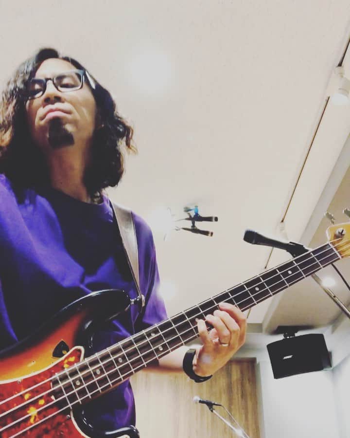 神田雄一朗のインスタグラム：「BIGMUFF russia 90's 激歪んでも散って壁になってしまう事なく しっかりしたミドルがあるのでフレーズがちゃんと見える。 さらにスラップもイケちゃうなんて 最高のファズだわ！好き！」
