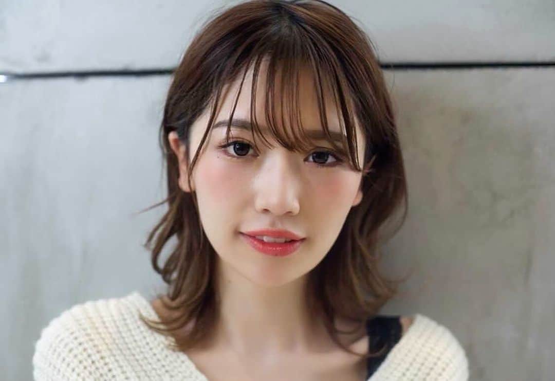SHINTANITOUKOのインスタグラム：「雨やだなー梅雨やだなー 出かけても雨降ってると テンション上がんない🙄🙄  結構前のやつ載せる笑笑  #撮影 #撮影モデル #サロン #サロン撮影 #美容院 #サロンモデル #梅雨 #雨 #嫌い #レースクイーン #racequeen」