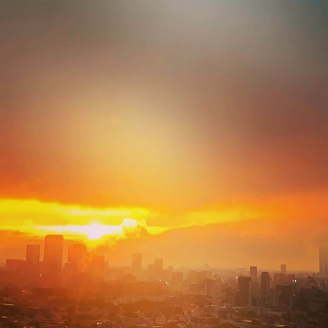 のインスタグラム：「#いまそら #tokyo #sunset   一瞬でした....」