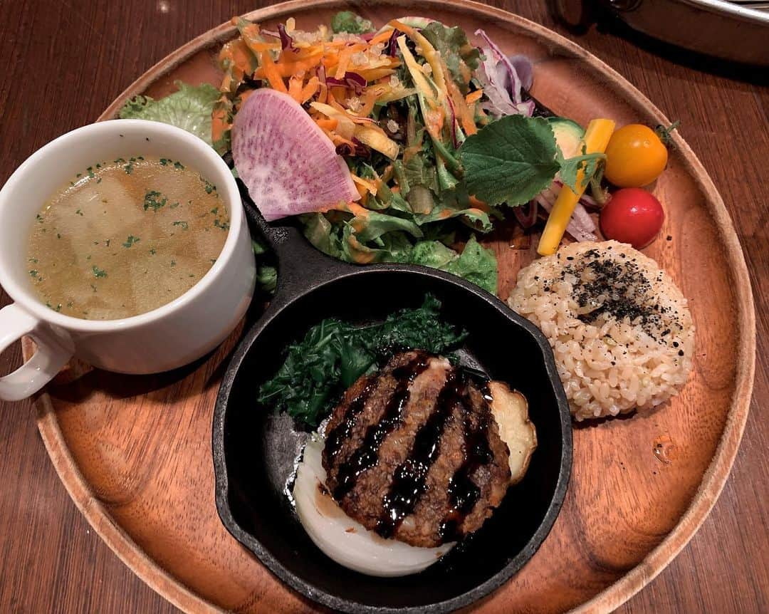 大槻ひびきさんのインスタグラム写真 - (大槻ひびきInstagram)「みんなでランチ🍖🥰 面白かった🤣 #lunch」5月19日 18時56分 - yanhibi0221