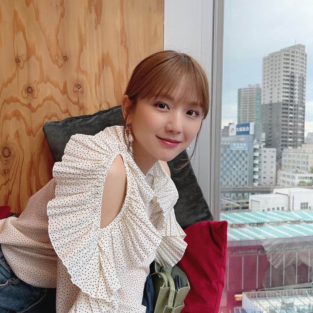 ひよんのインスタグラム：「👸🧡 ㅤㅤㅤㅤㅤㅤㅤㅤㅤㅤㅤㅤㅤ この前の収録の時の💓 緊張したけど楽しかった☺️✨ 報告できるようになったら言うね😍 きっとみんなも大好きなものだよ❤️ ㅤㅤㅤㅤㅤㅤㅤㅤㅤㅤㅤㅤㅤ 質問多かったトップスは @celford_official だよ😆 ㅤㅤㅤㅤㅤㅤㅤㅤㅤㅤㅤㅤㅤ #ひよん」