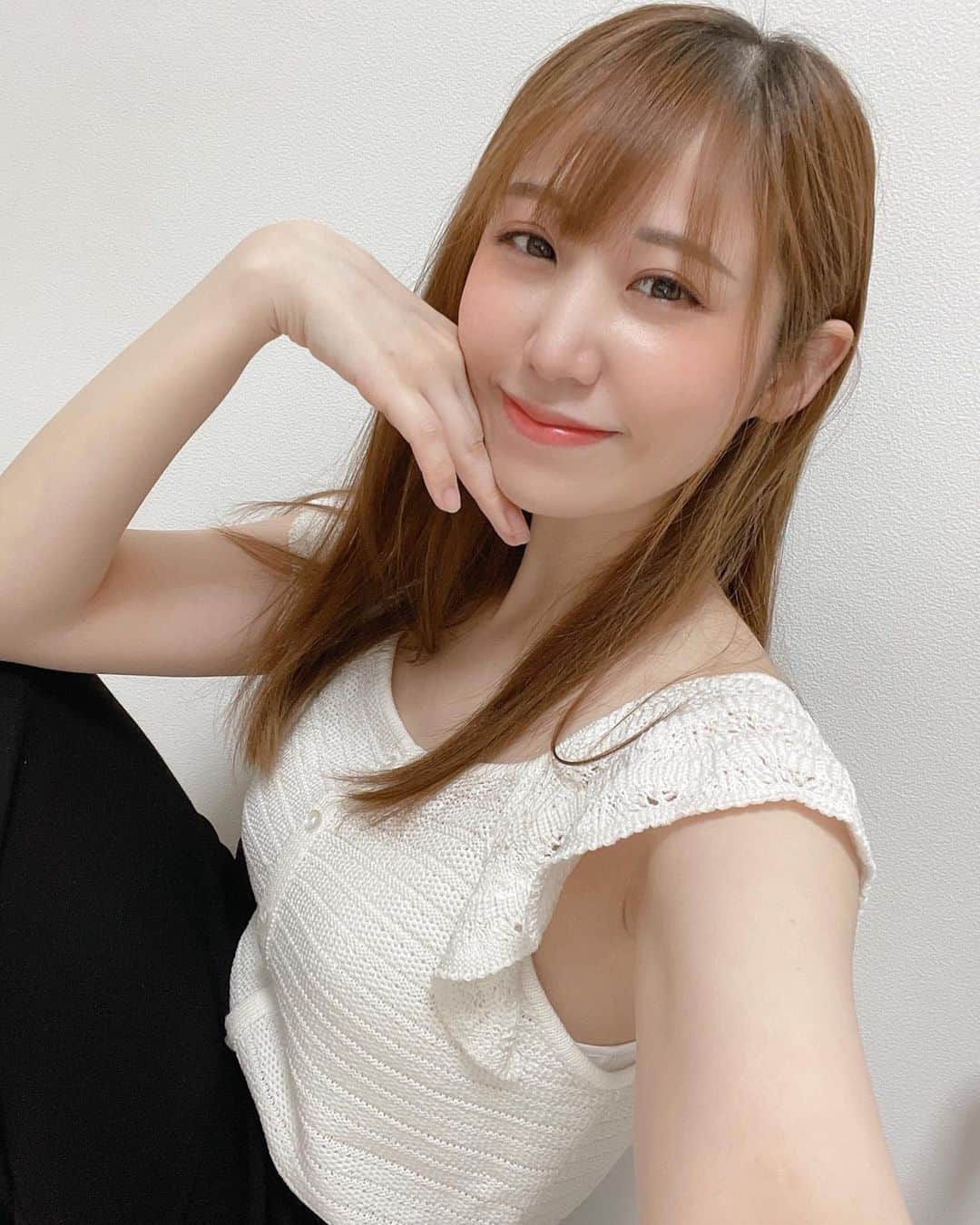 雪乃凛央のインスタグラム：「. ( ˘ᵕ˘ ) . . Twitterもフォローしてね𓂃𓈒𓏸 ▷▶▷【tsumugi_rio】 . #AV女優#セクシー女優#ero#cute#sexy#Japanesegirl#selfie#instapic#igers#portrait」
