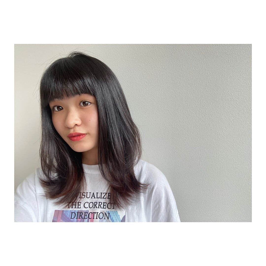 湊胡遥のインスタグラム：「・ allys梅田店の @ochi.hairstylist さんに #髪質改善 と #レイヤーカット  して頂きました✂︎ 今回もとぅるとぅるだ~~👧🏻 伝わりづらいけど、髪にツヤが出ていい感じ︎︎︎︎︎なの︎︎︎︎︎☺︎」