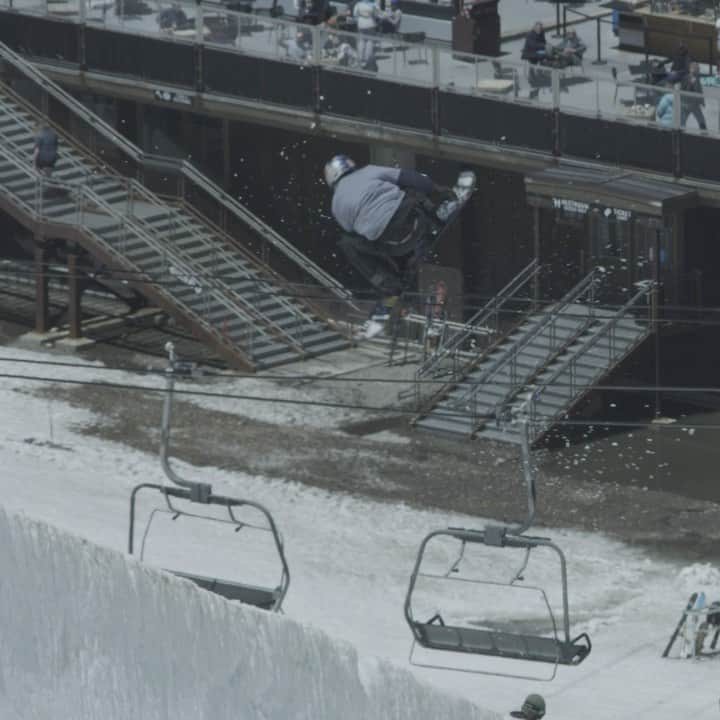 大塚健のインスタグラム：「Okay what should I learn next?  🎥: @smisfits   #snowboarding #pipe #mamothmountain #firsttry」