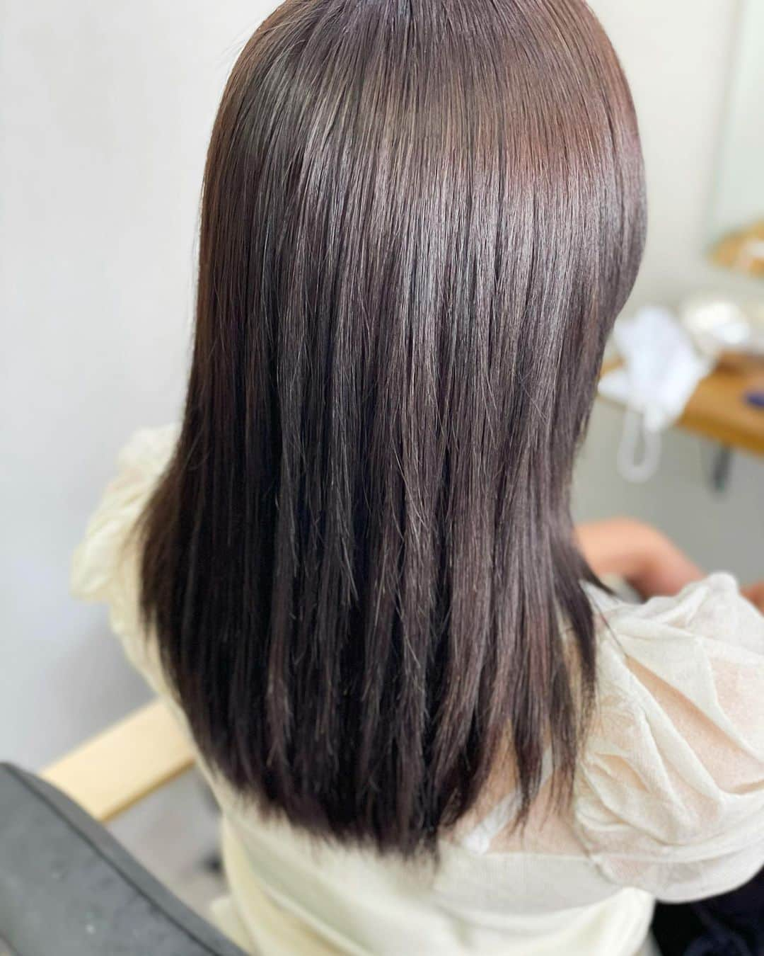 石井里奈さんのインスタグラム写真 - (石井里奈Instagram)「こんばんは💕 . 1ヶ月ぶりのヘアカラー💁✂ @chidou.heel ちゃんに大人カラーにカラーしてもらいました❤✨ さすがカラーの巨匠！いい色🧡 . そして今回福岡で満席が続く人気なシャンプーブロー専門店 @uruu_tokyo が東京恵比寿に初上陸‼️ 2200円でシャンプーブローをしてくれるお店なんだけどめっちゃ気持ちよくて！もはやヘッドスパのよう！🙆‍♀️ . 私は @b_monster_official で滝汗のまま入店してやってもらってます！なんかジム終わりに予定ある時とか撮影前やデート前に髪の毛き例にしたい時とかとにかくオススメ！ . ブローだけでもこの綺麗さ！(9枚目) スタイリングも追加すればこんな巻髪に💕 本当にもう大満足！福岡で予約困難なのも納得！新しい美容室の形ですね🥰 男女ともにいけるのも嬉しい🧡 結婚式などのヘアアレンジも格安だからぜひチェックしてみてね❤️ . それにしても今日は #逃げ恥 カップルの結婚が嬉しい💕おめでたいですね🥰🥰 今日もお疲れ様でした🧡 . #ヘアカラー #ヘアスタイル #黒髪 #blackhair #uruu #シャンプー #hairstyle #ミディアムヘア #ヘアアレンジ #巻き髪 #ヘアスタイリング #大人ヘア #ヘアトリートメント #ブロー #巻き髪アレンジ #巻き髪ロング #美容院 #ジム #ジム帰り #デート #成人式 #冠婚葬祭 #結婚式ヘアアレンジ #結婚式お呼ばれ #結婚式二次会 #weddinghair #アップヘア #ヘアアレンジ簡単 #結婚式」5月19日 20時06分 - ri7tin1025