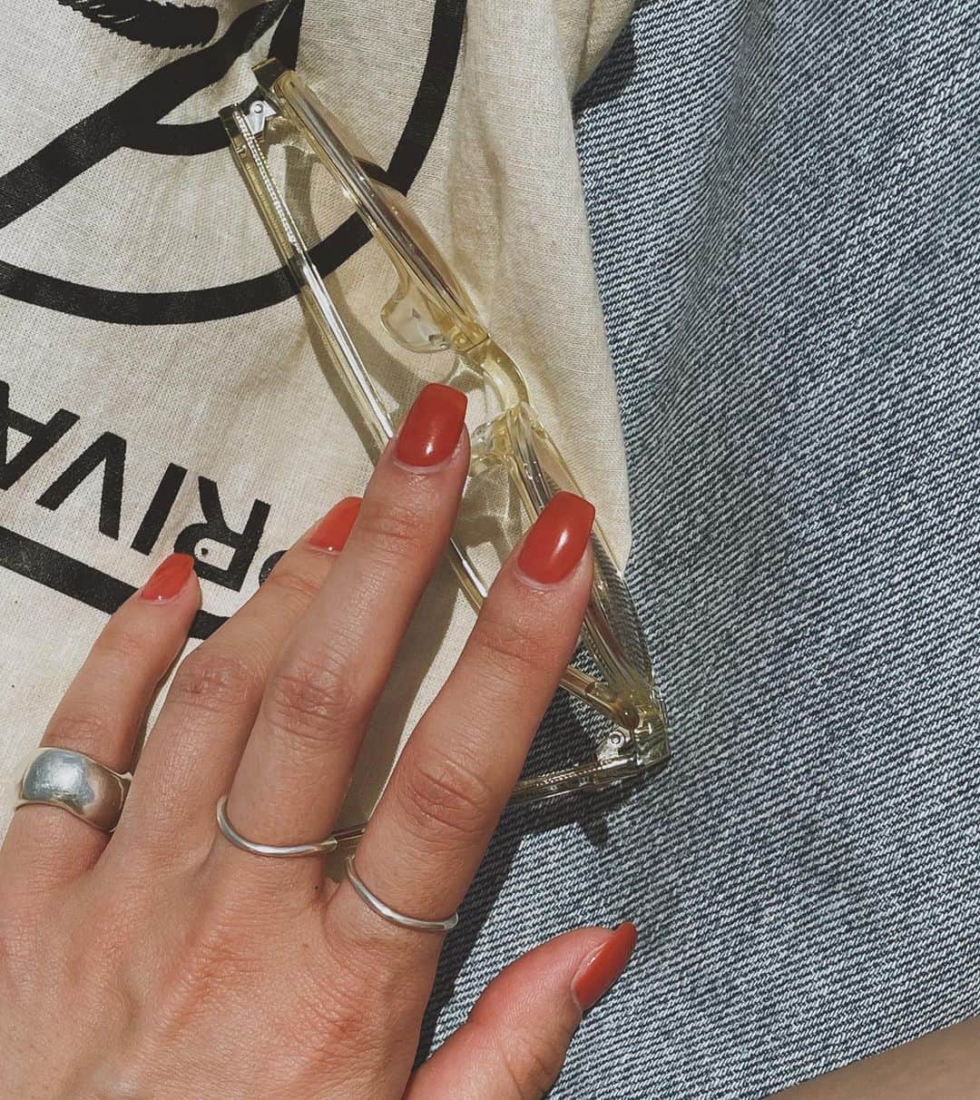yuikoのインスタグラム：「半年に一回やりたくなるワンカラー🦀 #nails#yuikosnail」