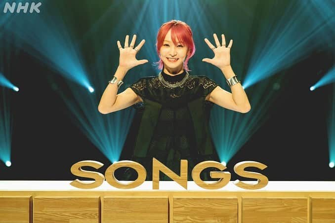 LiSAさんのインスタグラム写真 - (LiSAInstagram)「明日は22:30からNHK「SONGS」様📺絶対みてね。 RT 明日22:30 #SONGS は #LiSA ◆Believe in myself　デビューアルバムより自身作詞作曲の特別な一曲 ◆Another Great Day!!　１０周年の今年発表したハードロックナンバー ◆名曲 炎　#SONGS だけのSPオーケストラアレンジ  https://www.nhk.or.jp/music/songs/448829.html  【#LiSA を作り上げた音楽とは？】 5月20日(木)22:30～ #SONGS に LiSAの出演が決定！  憧れの #SPEED #島袋寛子 サプライズ登場に LiSAが思わず涙…  さらに上京当時をよく知る #SiM #MAH の証言も  ソロデビュー10周年を迎えるLiSAの音楽と原点に迫ります！」5月19日 21時24分 - xlisa_olivex