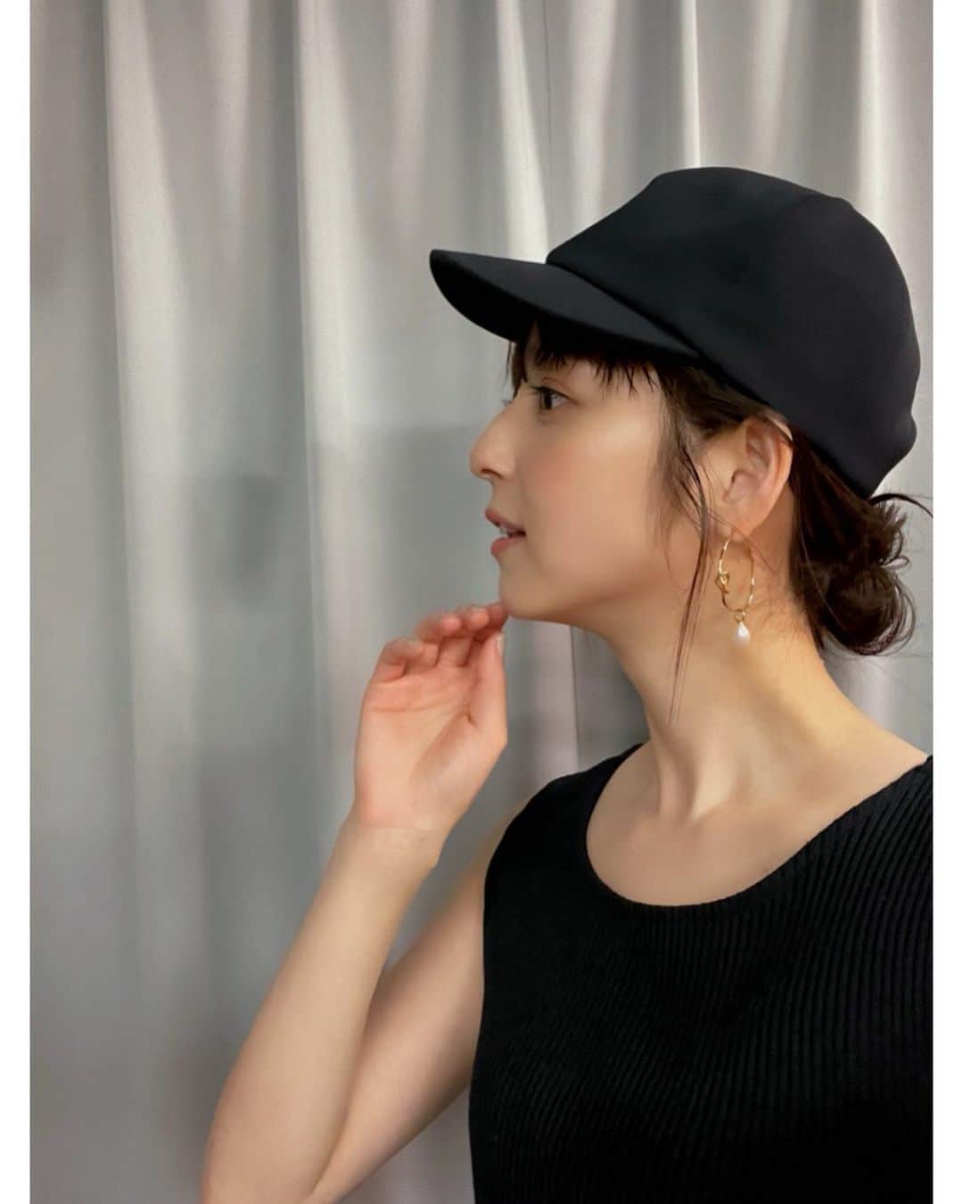 のインスタグラム：「最近よく使う帽子。 UVカット、接触冷感の機能とシワになりにくいハイテクチノ素材を使用。 素材もだけど、形もとてもお気に入り。 ベージュもあります。  #iNtimite」