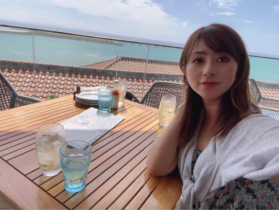 青木茉里奈のインスタグラム：「🌴☀️ お仕事で行って来ました🛫 綺麗な景色と、ゆっくりと流れる時間に癒されました..🌺 フィーリング良くて、飛びすぎてた🏌️‍♀️ 課題をしっかり意識して、頑張ります✨ _ _ _ _ _ _ _ _ _ _ _ _ _ _ _ _ _ _ _ _ _ _ _ _ _ _ _ _ #golf #andperse #ecco #eyevol」