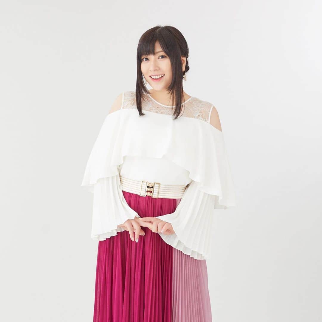 鈴華ゆう子のインスタグラム：「アニメ「ピーチボーイリバーサイド」のアトラ役としてアニメ声優デビュー、そしてオープニングテーマ曲をソロ名義でやる事に決まりました。 写真は、声優としての斬新な宣材写真です。7月より放送開始。応援よろしくお願いします！ I will make my debut as an anime voice actor!And I will sing the theme song. https://peachboyriverside.com/  #ピーチボーイリバーサイド  #アトラ  #鈴華ゆう子  #QMHz  #声優  #yukosuzuhana  #anime  #seiyuu」