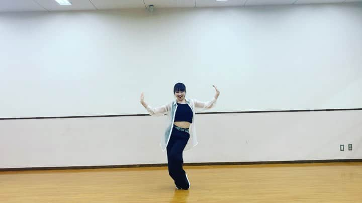 CHISATOのインスタグラム：「🎥💃 Kura Kura-TWICE @jypetwice_japan  choreographer Chisato  @aflow_danceschool にジンバルが やってきたので撮ってもらいました✌️ アフロのレッスン動画も撮って いけるようになると思うから楽しみです♪  #twice #kurakura #kpop #punking  #aflowdanceschool #インストラクター  #dance #鳥栖 #choreographer #트와이스 #나연 #정연 #모모 #사나 #지효 #미나 #다현 #채영 #쯔위 #ちさとコレオ」