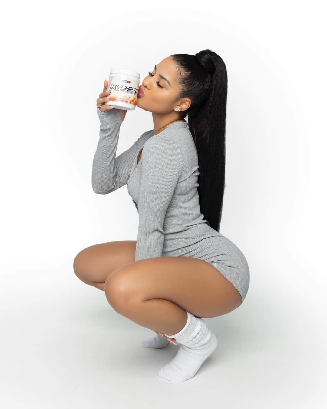 Katya Elise Henryさんのインスタグラム写真 - (Katya Elise HenryInstagram)「the yummiest of them all 😋 @ehplabs oxyshred non-stim KISS MY PEACH flavor! Perfect pre workout for my night gym peeeeps who still wanna get to bed at a decent time without the effects of a regular pre workout. To those who are sensitive to caffeine helloooo meet your new BFF oxyshred non-stim ✌🏽 use code katya10 to save $ on www.ehplabs.com」5月20日 10時39分 - katyaelisehenry