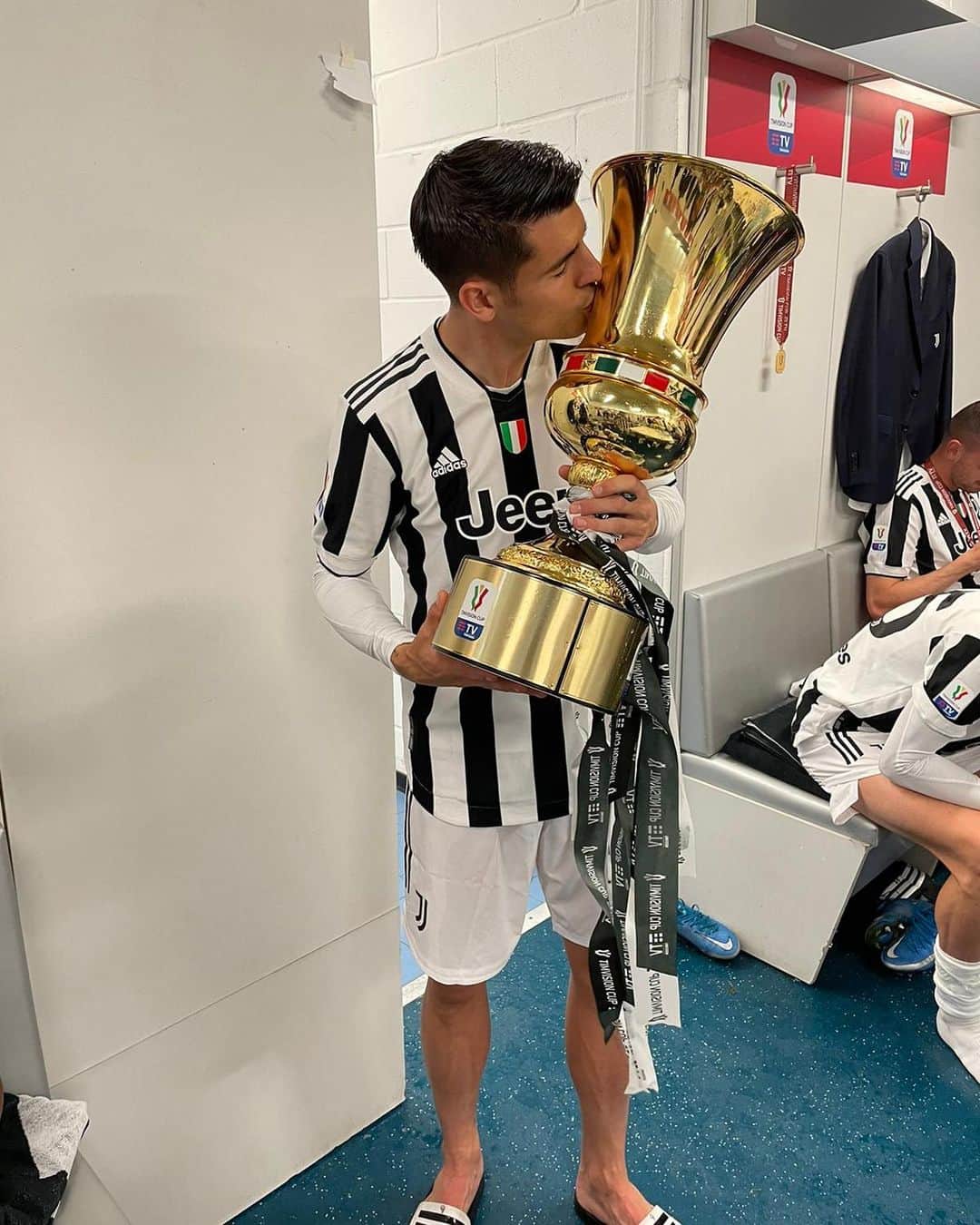 アルバロ・モラタのインスタグラム：「CAMPIONI! GRANDI RAGAZZI! 🏆🤩  #ITAL14NCUP #ForzaJuve #FinoallaFine @juventus ⚪️⚫️」