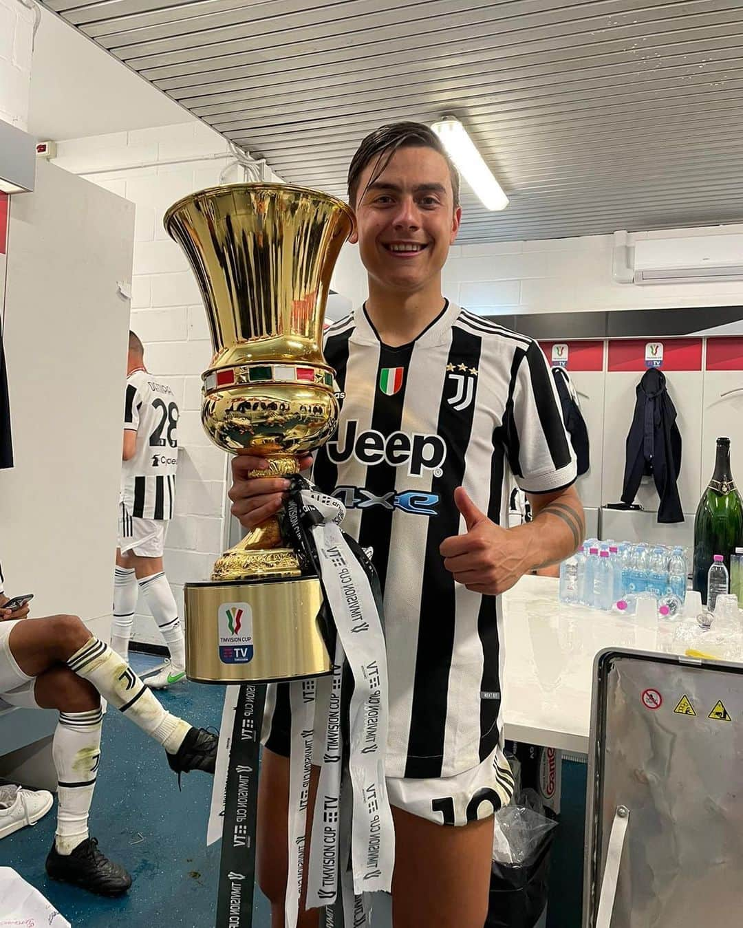 パウロ・ディバラさんのインスタグラム写真 - (パウロ・ディバラInstagram)「🏆 Campioni 🏆 #ForzaJuve」5月20日 6時41分 - paulodybala