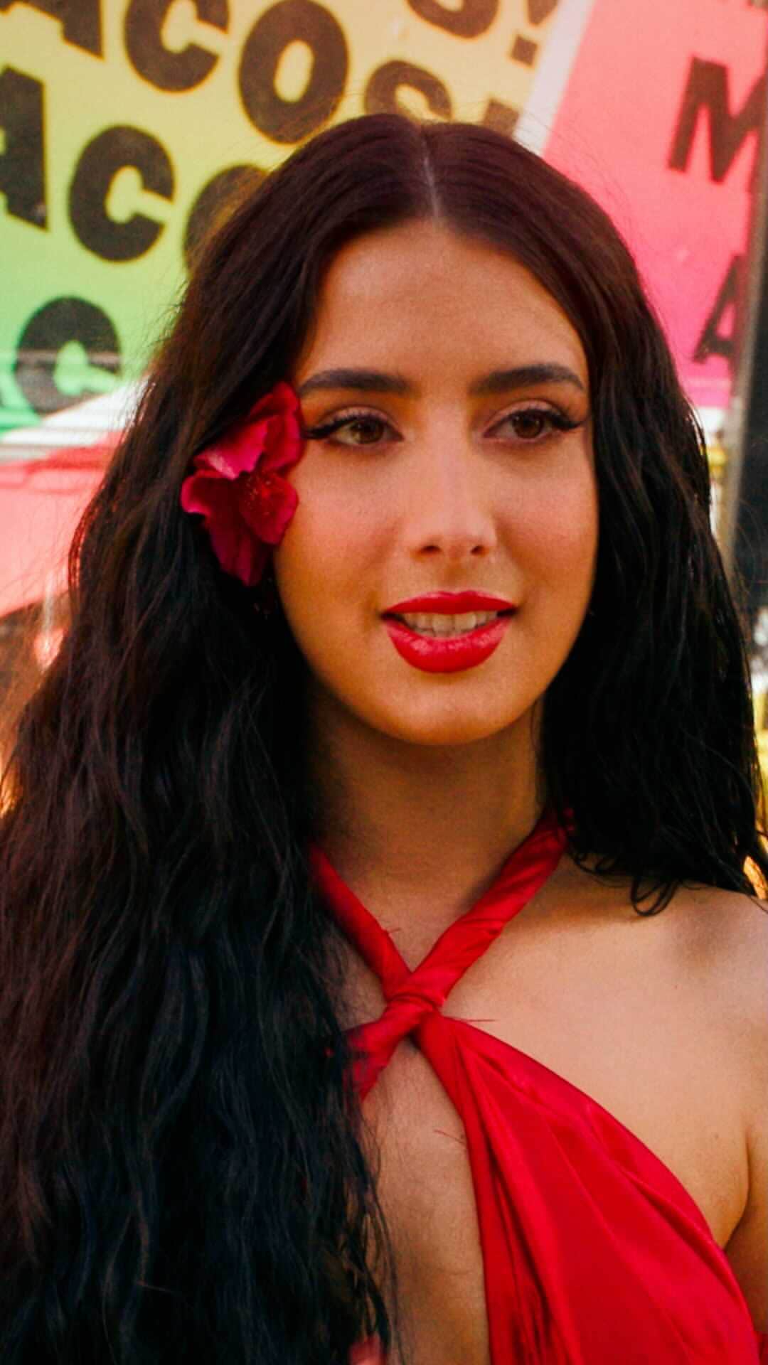 Taco Bellのインスタグラム：「Come behind the scenes with us on the set of @feedthebeat artist @naikamusic latest music video “Sauce”. Watch Naika’s music video for Sauce, here: https://www.youtube.com/watch?v=GilJI6hAvPQ」