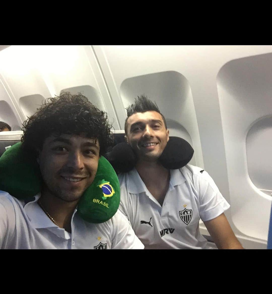 のインスタグラム：「Quero desejar o melhor dessa vida para você irmão @jesudatolo23 parabéns pelo seu dia feliz aniversário 🎂🎁🎈sucesso sempre na sua vida. É muito bom ter você como grande amigo e mais que amigo somos irmão 👊🏻🎂👏🏻🙏」