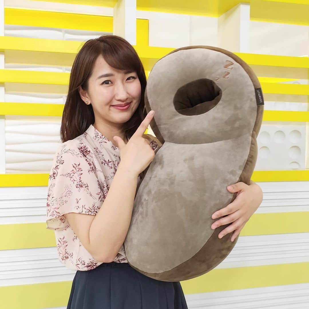 札幌テレビ「どさんこワイド朝」のインスタグラム：「あす21日(金)のピックアップは、 ちょっと変わった「枕」をご紹介します！ . . #どさんこワイド朝 #西尾優希  #枕 #穴 #変わった形  #これも枕 #使い方は明日の放送で」