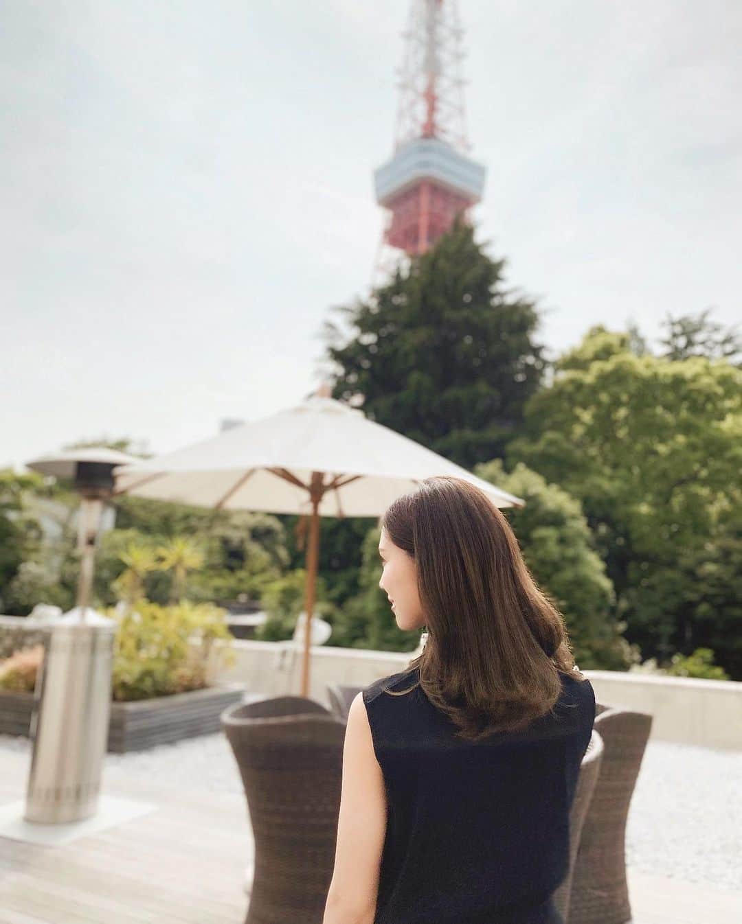 石黒美帆のインスタグラム：「*﻿ 🌿﻿ 久しぶりのセルフカラー💭﻿ ﻿ ﻿ 1万通りの組み合わせから、ヘアカラー&トリートメントをカスタマイズしてくれる @coloris_official で😌﻿ ﻿ ﻿ 髪が多いので心配でしたが、本格的なキットまで付いてきて、抜け気味だった色も綺麗に入ってくれました🤲﻿ ﻿ ﻿ マット3.0という赤みを消してくれるカラーです🪴﻿ ﻿ ﻿ ﻿ ﻿ #カラリス#COLORIS#colorispr#セルフカラー#ヘアカラー#ヘアカラートレンド#マットカラー#ヘアメンテナンス#おうち美容」