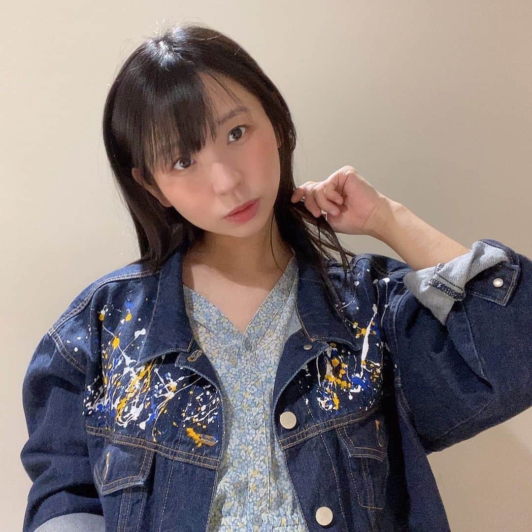 古川未鈴のインスタグラム：「. . 9ヶ月目に入りまして。 お腹が苦しい毎日です。 今思うと えいたそ卒業ライブの時は ちょうどつわりが終わって とくに不調もなくいい時期だったな、、と。 今ライブやれと言われたら 無理です、と即答です。 . . . そして私事ですが 産休に入りました。 でんぱ的に今は リハ期間中なので私はお休みさせてもらっていて あんまり変わらない生活になりそうなのですが でんばchやNGCも ひとまずお休みです。 本当はギリギリまで続けたかったけど いきなり体調悪くして迷惑かけるのもね、、と思い。 ピンチヒッターとして メンバーが出演してくれたりするみたいなので それはそれで楽しみにしていてね！ . . . . 絶賛逆子。 あと2週間治らなかったら 帝王切開の予約みたいで。 ひょー！！でもそんなにびびってません。 元気に産まれてくれれば それでええんやで、、、 さらに、ギリギリまで治る可能性も 高いらしいのであんま気にしないことにしてます。 . . . . お友達の梨蘭ちゃんのアパレルブランド 「MARY's MEW」の新作！ 1枚1枚ペイント手作業なんだって！すごいー！！ 可愛く着させてもらいました！ いつもありがとうー！！ . . . #dempagumi  #pregnant  #marysmew」