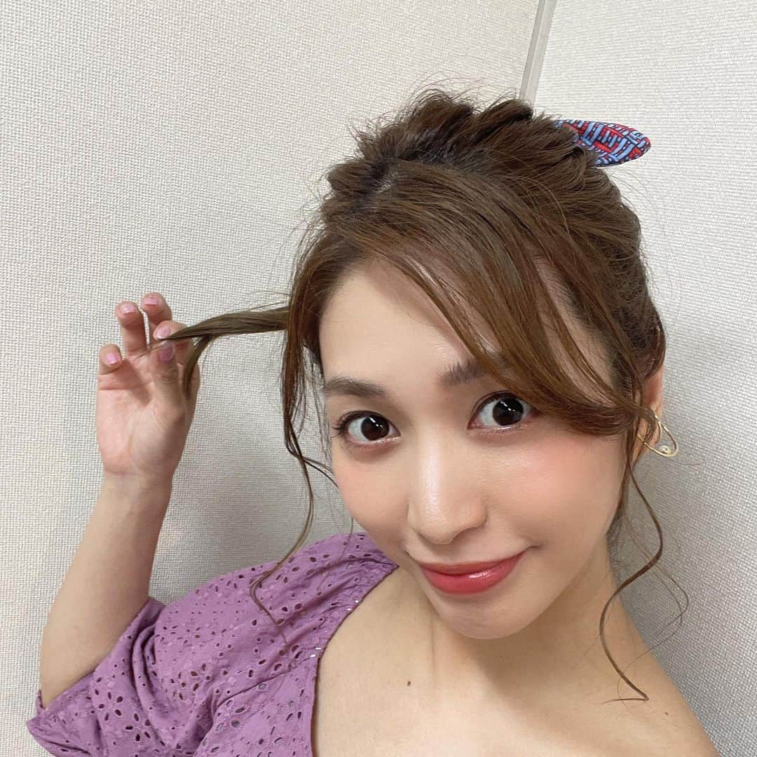 大島麻衣さんのインスタグラム写真 - (大島麻衣Instagram)「ポニーテール好き🥺♡ 可愛いシュシュも大好き💜 見事ミッションクリアした @it1031777 氏に感謝😊👏 いつも可愛くしてくれてありがたいですわっ💜 #makeup #메이크업 #헤어스타일  #hairstyle #hairarrange #520  #ポニーテール #ポニーテールアレンジ #ヘアスタイル #ヘアアレンジ」5月20日 19時47分 - maioshima911