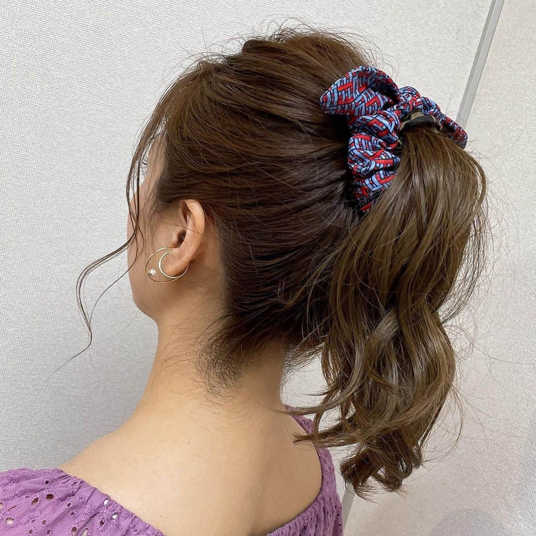 大島麻衣さんのインスタグラム写真 - (大島麻衣Instagram)「ポニーテール好き🥺♡ 可愛いシュシュも大好き💜 見事ミッションクリアした @it1031777 氏に感謝😊👏 いつも可愛くしてくれてありがたいですわっ💜 #makeup #메이크업 #헤어스타일  #hairstyle #hairarrange #520  #ポニーテール #ポニーテールアレンジ #ヘアスタイル #ヘアアレンジ」5月20日 19時47分 - maioshima911