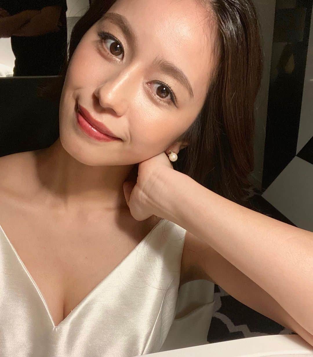 大見謝葉月のインスタグラム：「👰🤍 後ろのリボンが可愛いドレスでした🎀  #shooting  #wedding  #firstwedding #bridal  #dress #ribbon」
