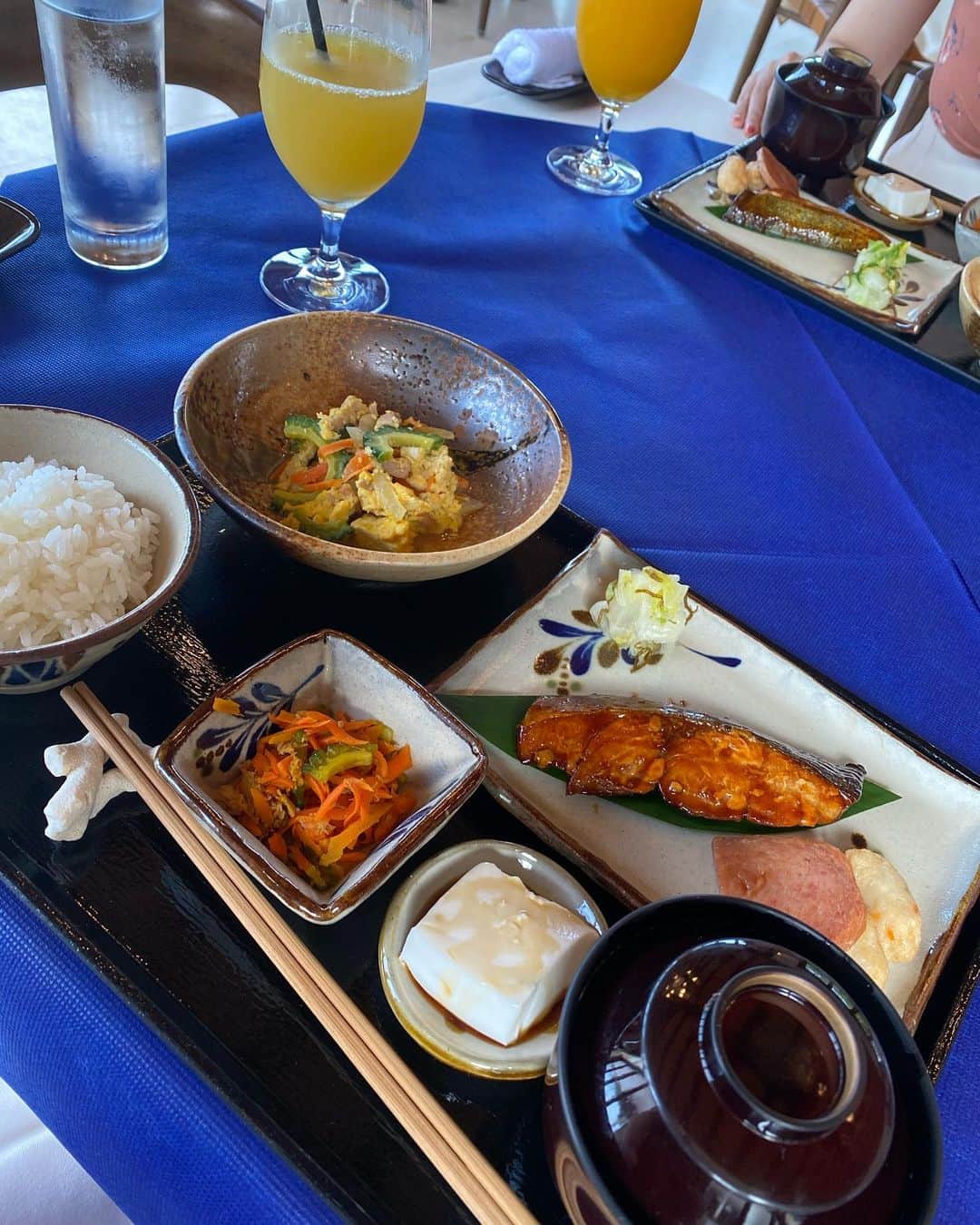 SHIHOさんのインスタグラム写真 - (SHIHOInstagram)「. . #miyakojima photo💗 . @itoma_travel さんで予約したよ🥰 . . お泊まりしたのは @villabu_resort さんです👶🤍🤍 . とっても素敵なホテルで幸せ🥲💭 ヴィラに素敵なプールがついてて完全プライベート空間😌 . . . 全6部屋しかない オーシャンビューのホテルだよ💗💗 . 夕食は海を見ながらBBQしたのっ🖤 最高のロケーション☺︎♡ . 新鮮な海の幸と美味しいお肉をたくさんいただきました🍴 . . . 宮古島に行ったらまた泊まりたい😎🤍🤍 . . .  #沖縄旅行 #沖縄 #おきなわカフェ #沖縄カフェ #沖縄グルメ #宮古島 #宮古島カフェ #宮古島旅行 #アイス #okinawa #okinawajapan #okinawalife #okinawatrip #miyakojima #miyakoisland #bikini #水着 #水着コーデ #ビジョビ」5月20日 20時15分 - cham_pipi