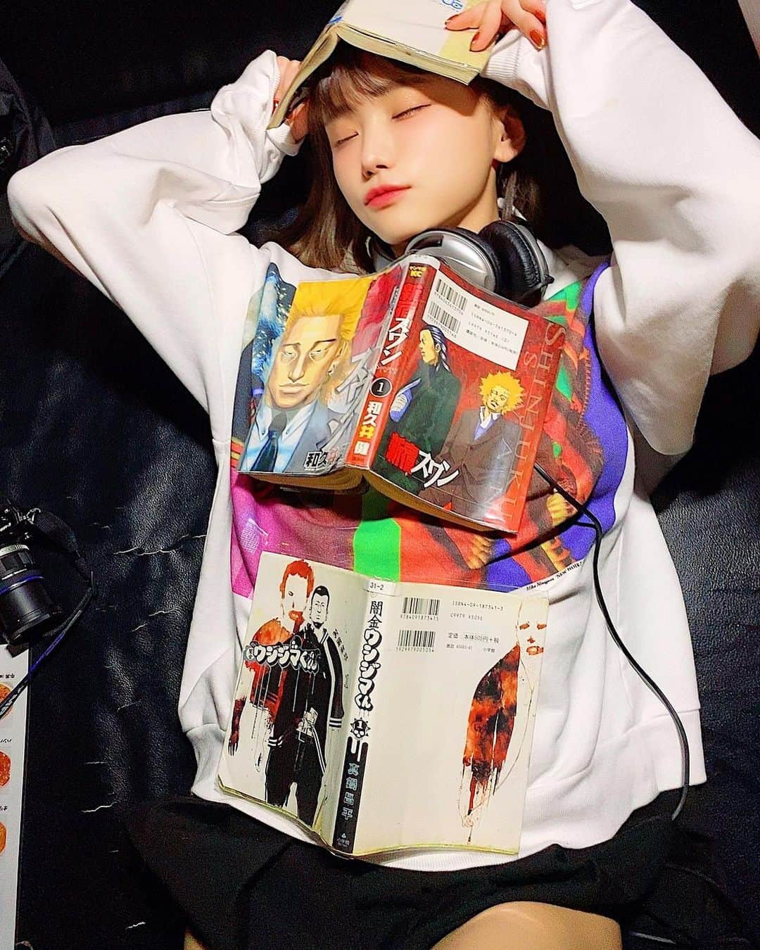 みもれもんさんのインスタグラム写真 - (みもれもんInstagram)「I'm staying at home!  Popular anime in books today! "Tokyo Revengers" It's really interesting, do you know?🧠💘📺  ・ おはよう〜🍋🧠 雨の日が続いてなかなか やる気が出なくて🤤✌️お家で漫画 読んだりアニメ見たり得意の 引きこもりしてました🐰‪‪𓂃 𓈒𓏸◌🏠❤️‬ 最近はコメントで教えてもらった 東京リベンジャーズにハマっております🤤📺💘 見てる？？👀⊂( ・ ̫・ )⊃三？？ みんなぁー!!午後もファイトですぅ🧠💘 ・ ・  #mimoremon #camera #Japan #fashion #japanese #2021 #みもれもん #インスタグラビア #ショートヘア #ボブ #黒髪 #カメラ #日本女孩 #大人女子 #一个人生活 #日本女孩」5月20日 14時04分 - mimore_mon0929