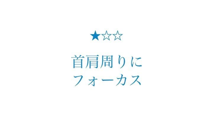 ヨガプラスのインスタグラム：「おうちやデスクワーク中にできる座位での側屈！ できるだけ浅く椅子に座り、脇腹を伸ばす意識を持ってみましょう！😉 首のハリや肩のだるさが取れますよ✨  #まいにちゼンプレイス#ゼンプレ#mainichizenplace#zenplace #ゼンプレイス #basipilates #basi #ピラティス #pilates #zenplacepilates #bodymake #肩こり#ダイエット#ボディメイク #フィットネス #ヨガ #簡単ヨガ#ダイエット #自宅トレーニング #お家トレーニング #簡単エクササイズ動画 #簡単エクササイズ #pilatesathome」